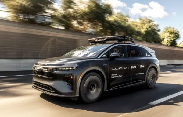 Uber бросит вызов доминированию роботакси Waymo в Сан-Франциско — если ей разрешат