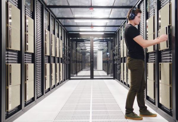 Исследование: ИИ пока не лишает работы — но уже повышает счета за электричество