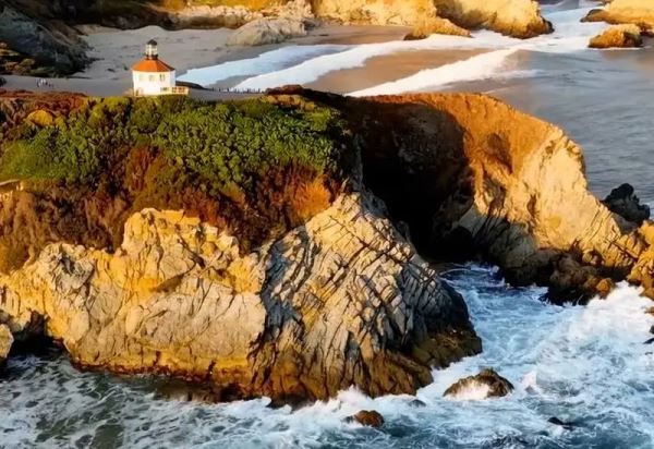 OpenAI собралась выйти на биржу в 2027 году с оценкой в $1 трлн