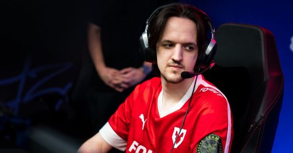 Lorenof похвалил Crystallis на третьей карте матча с Aurora на FISSURE PLAYGROUND 2 — Dota 2