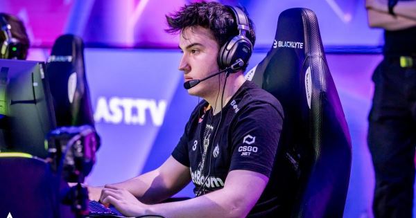 Team Spirit переиграла Heroic в групповой стадии BLAST Slam IV