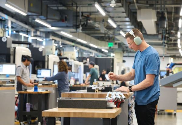 Apple начала поставки ИИ-серверов, собранных на предприятии в Техасе